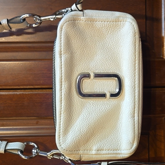 Marc Jacobs Handbags - Marc Jacobs Cream/White Leather Soft Shot 21 Camera Crossbody Bag